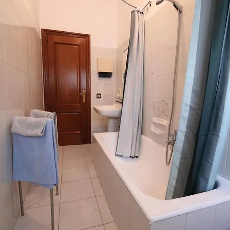 Cavour & Savoia باري