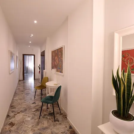 Cavour & Savoia بيت ضيافة باري